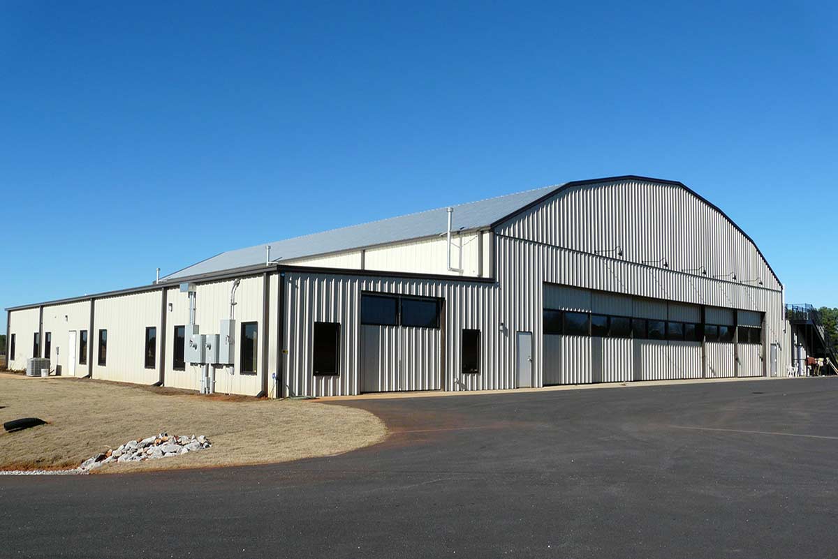 At Georgia’s Peach State Aerodrome, the gambrel-roofed metal building hangar houses a restaurant and a museum. At Georgia’s Peach State Aerodrome, the gambrel-roofed metal building hangar houses a restaurant and a museum.