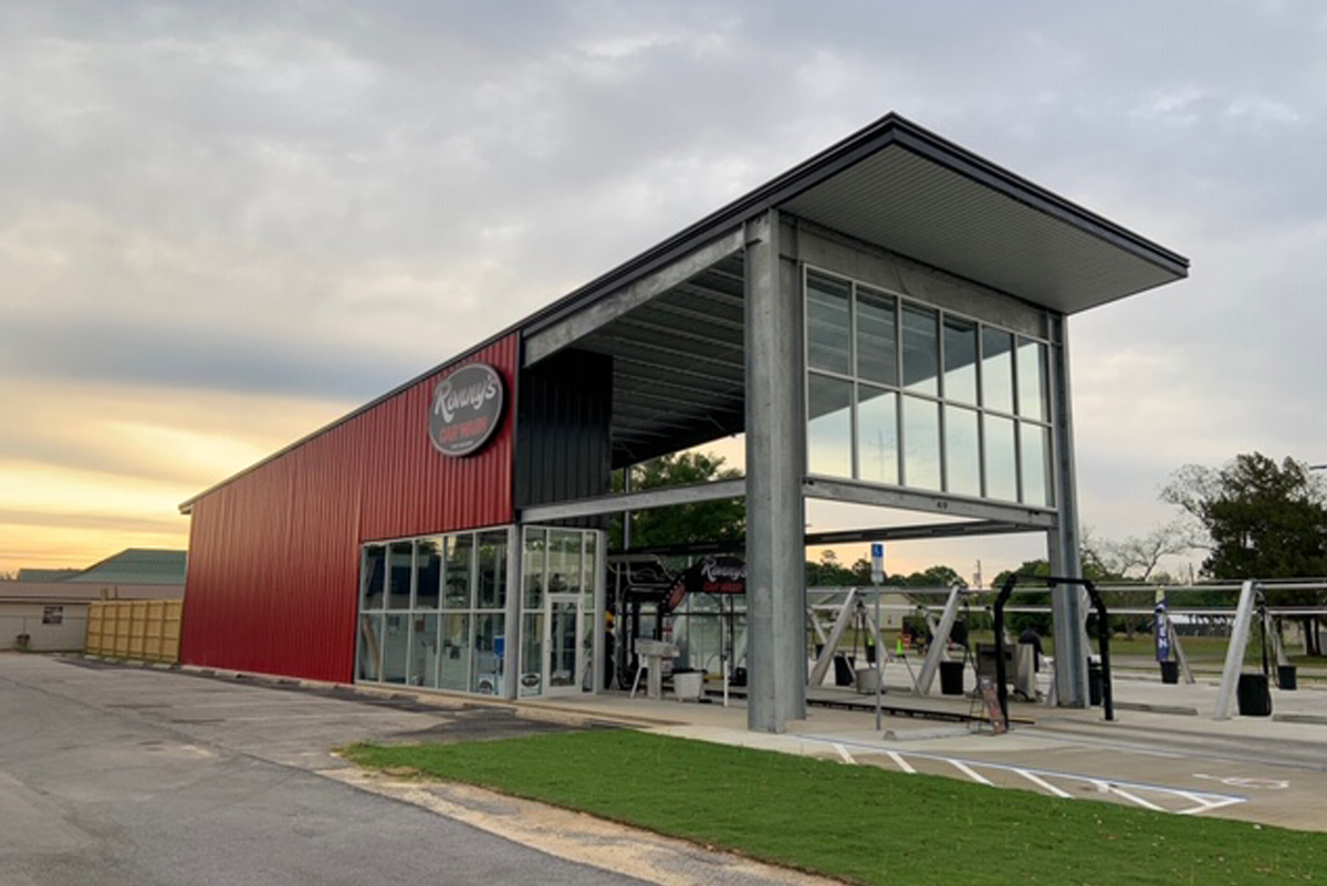 The blend of glass and metal make for a unique 3,000-square-foot car wash in Ft. Walton Beach, Florida. 