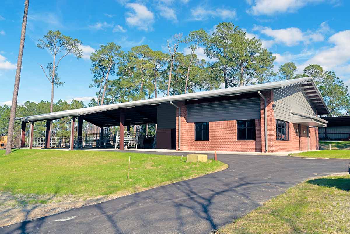 This 10,000 square foot facility is desgined for students and researchers. This metal building is comprised of roof and wall panels and accented with brick. This 10,000 square foot facility is desgined for students and researchers. This metal building is comprised of roof and wall panels and accented with brick.