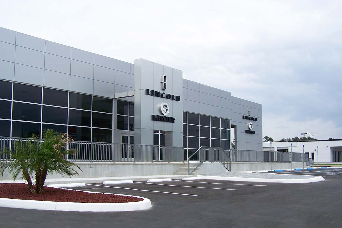 Plaza Lincoln Mercury’s 20,000 sq ft metal building in Florida has a sleek facade that mimics the quality vehicles it houses. Plaza Lincoln Mercury’s 20,000 sq ft metal building in Florida has a sleek facade that mimics the quality vehicles it houses.